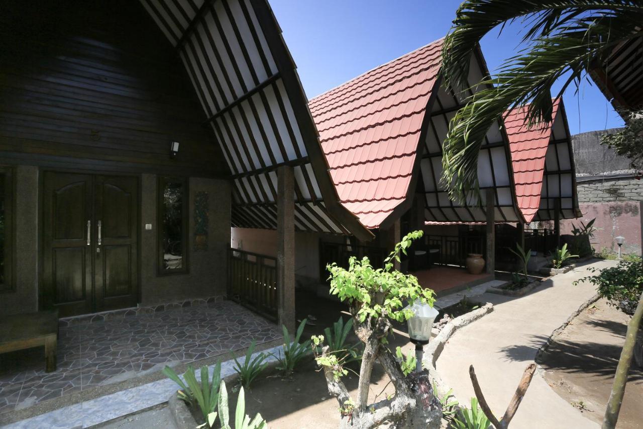 Oyo 1365 Sunrise Lumbung Hotel Gili Trawangan Exterior photo