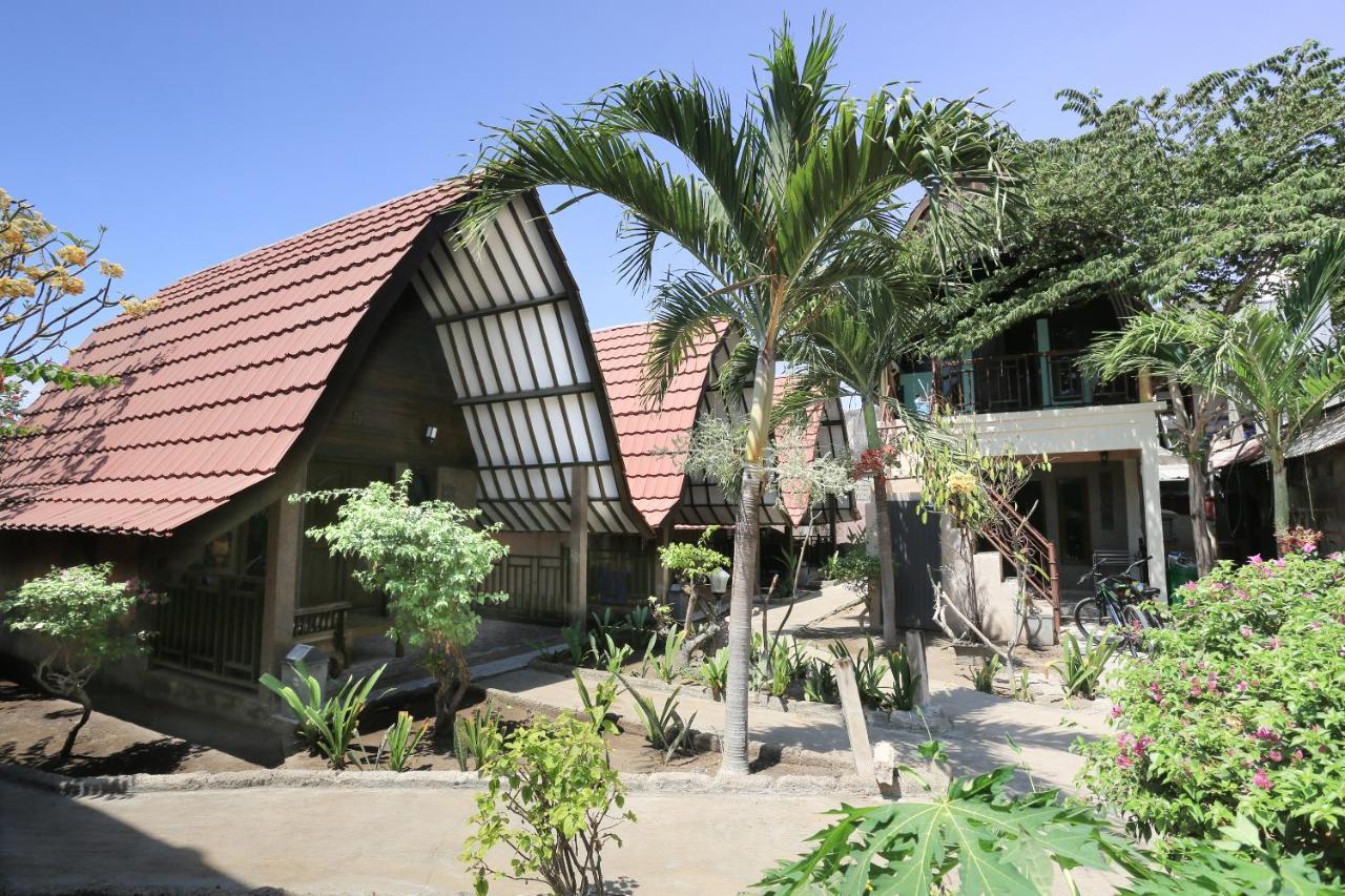 Oyo 1365 Sunrise Lumbung Hotel Gili Trawangan Exterior photo